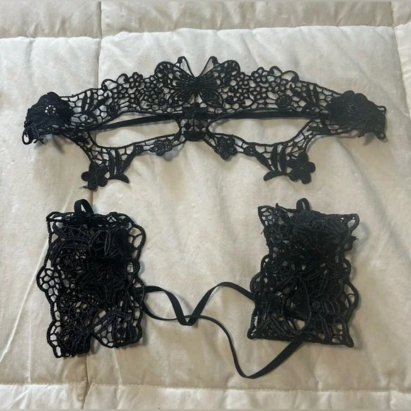 Gothic Style Lingerie Set - Picture 6 of 6